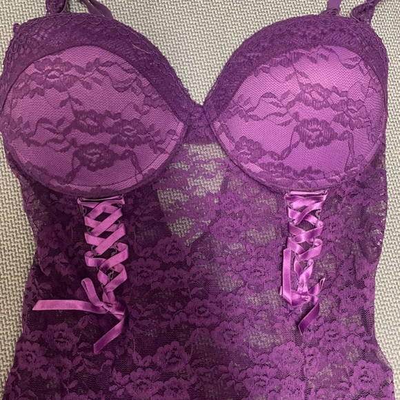 Purple lace lingerie - Picture 2 of 3